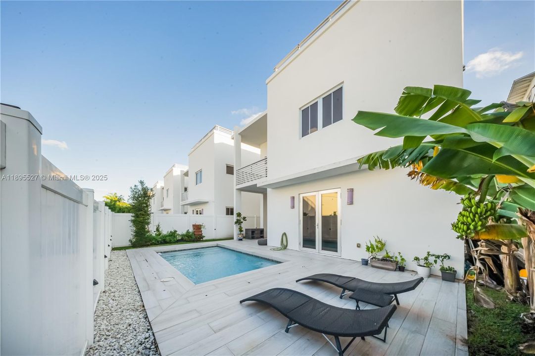 For Sale: $1,575,000 (4 beds, 4 baths, 3448 Square Feet)