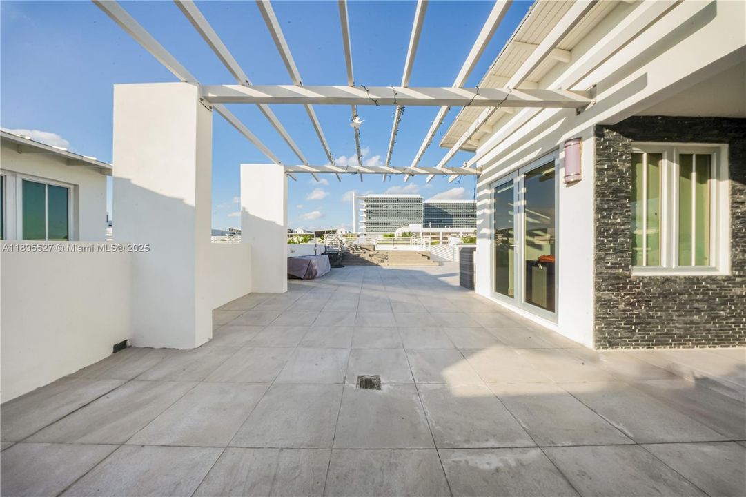 For Sale: $1,575,000 (4 beds, 4 baths, 3448 Square Feet)