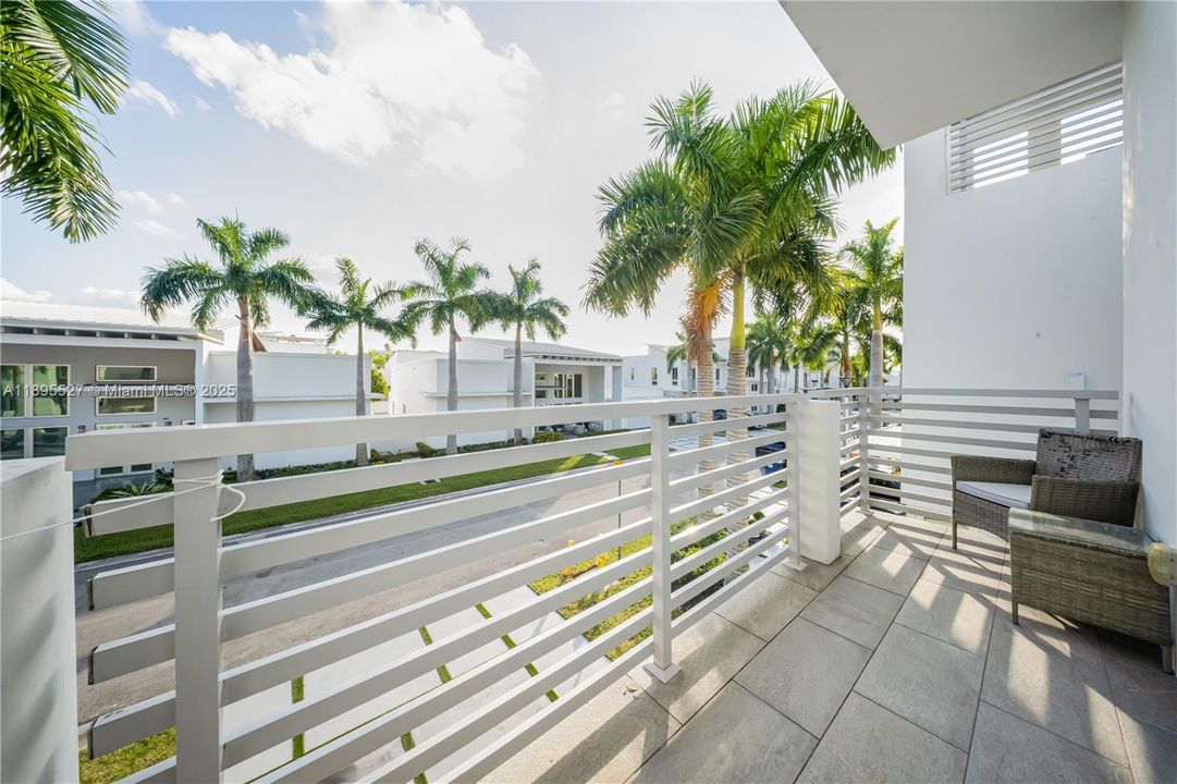 For Sale: $1,575,000 (4 beds, 4 baths, 3448 Square Feet)