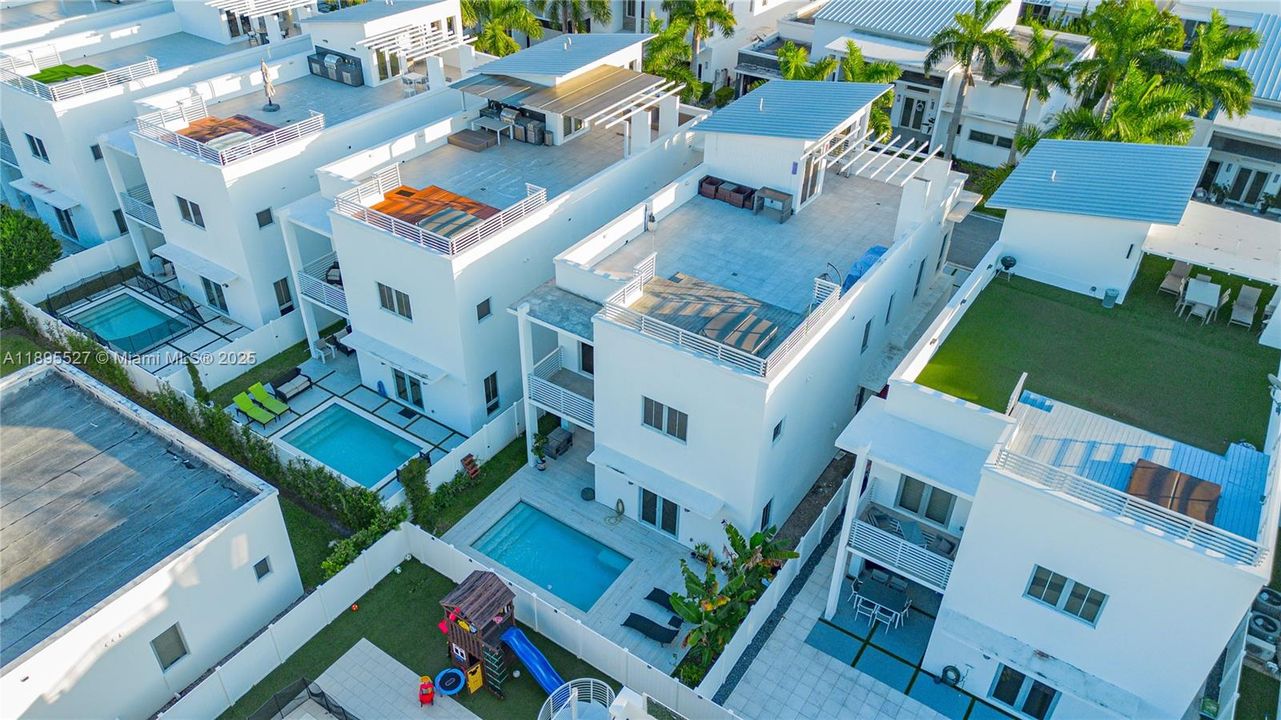 For Sale: $1,575,000 (4 beds, 4 baths, 3448 Square Feet)