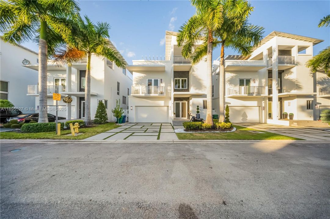 For Sale: $1,575,000 (4 beds, 4 baths, 3448 Square Feet)