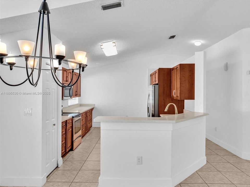 На продажу: $669,000 (3 спален, 2 ванн, 1615 Квадратных фут)