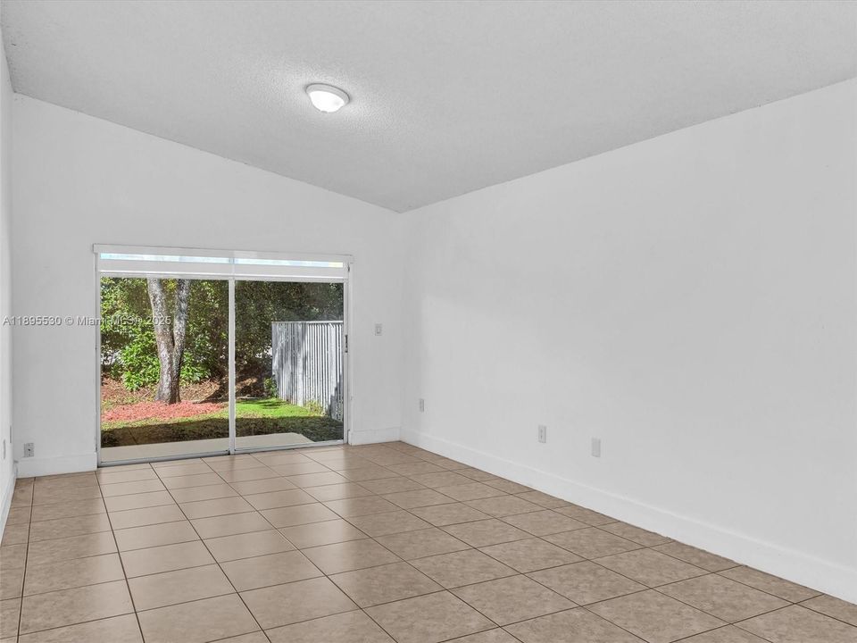 На продажу: $669,000 (3 спален, 2 ванн, 1615 Квадратных фут)