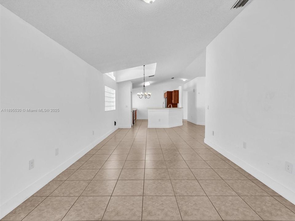 На продажу: $669,000 (3 спален, 2 ванн, 1615 Квадратных фут)