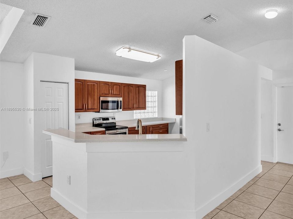 На продажу: $669,000 (3 спален, 2 ванн, 1615 Квадратных фут)