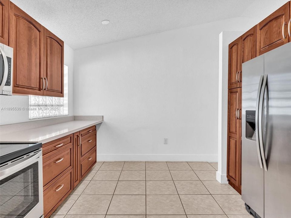 На продажу: $669,000 (3 спален, 2 ванн, 1615 Квадратных фут)