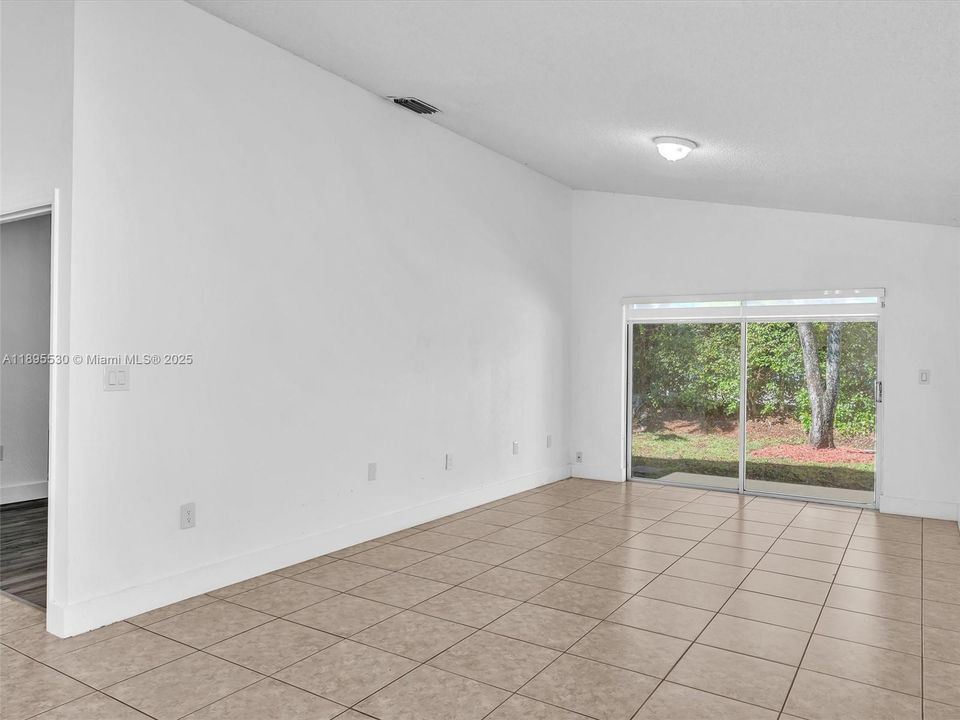 На продажу: $669,000 (3 спален, 2 ванн, 1615 Квадратных фут)