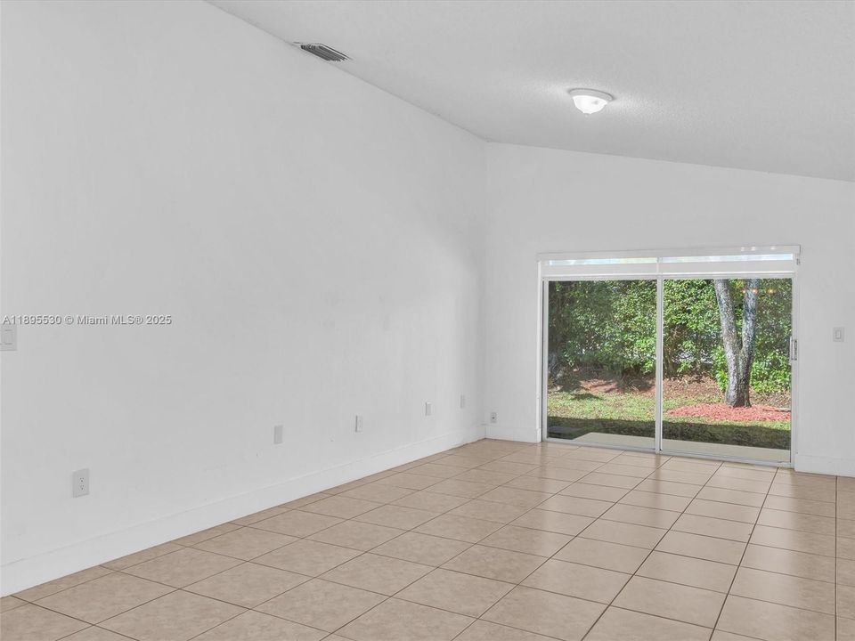 На продажу: $669,000 (3 спален, 2 ванн, 1615 Квадратных фут)