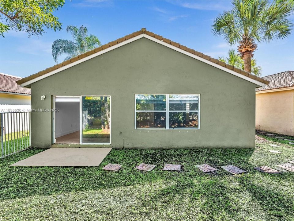 На продажу: $669,000 (3 спален, 2 ванн, 1615 Квадратных фут)