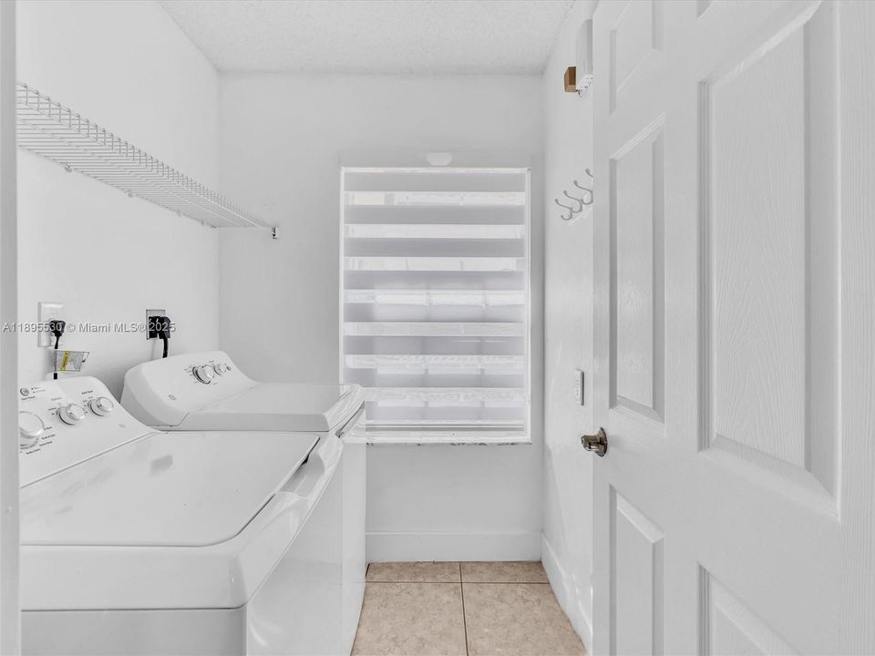 На продажу: $669,000 (3 спален, 2 ванн, 1615 Квадратных фут)