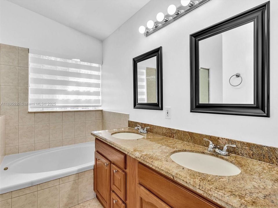 На продажу: $669,000 (3 спален, 2 ванн, 1615 Квадратных фут)