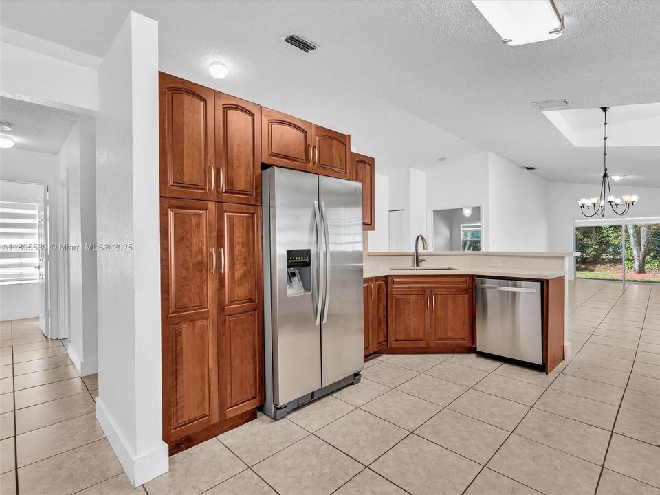 На продажу: $669,000 (3 спален, 2 ванн, 1615 Квадратных фут)