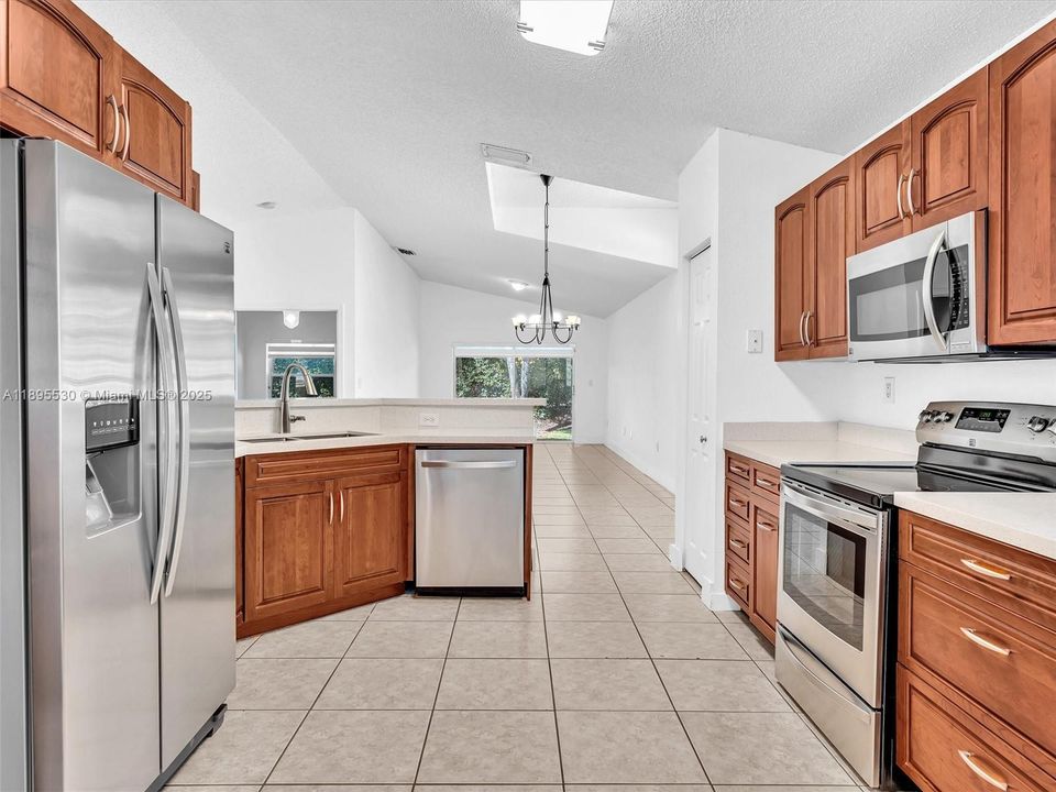 На продажу: $669,000 (3 спален, 2 ванн, 1615 Квадратных фут)