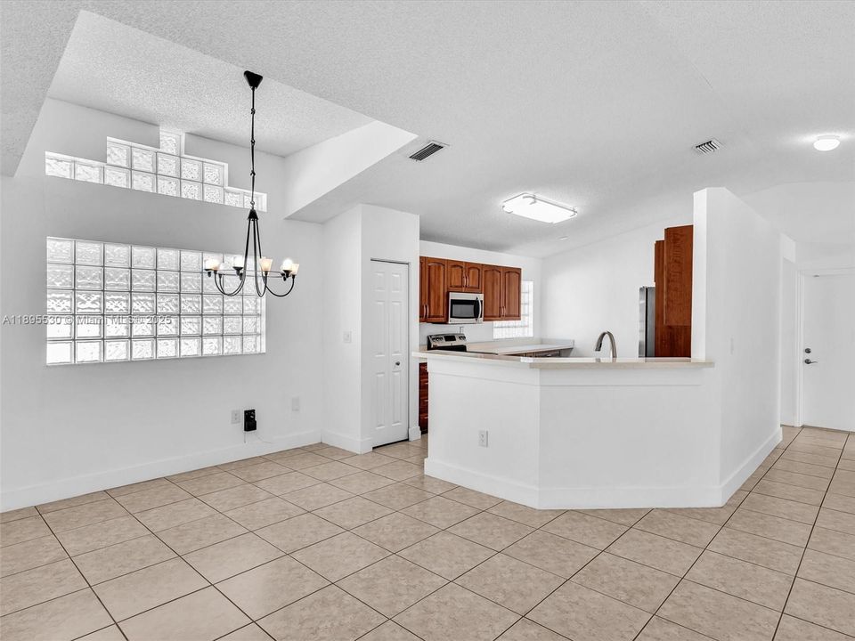 На продажу: $669,000 (3 спален, 2 ванн, 1615 Квадратных фут)