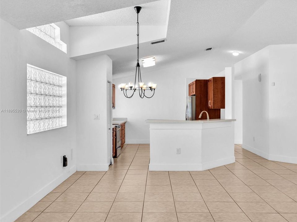 На продажу: $669,000 (3 спален, 2 ванн, 1615 Квадратных фут)