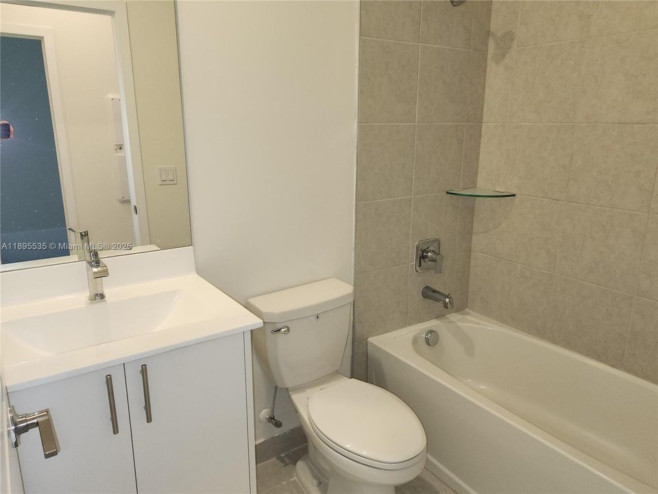 Под контрактом: $4,800 (3 спален, 2 ванн, 1866 Квадратных фут)