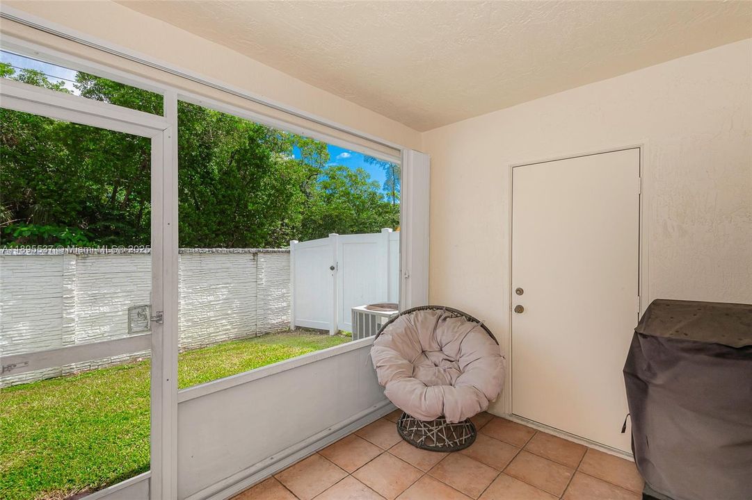 На продажу: $368,000 (2 спален, 1 ванн, 1110 Квадратных фут)