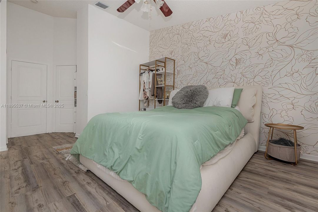 На продажу: $368,000 (2 спален, 1 ванн, 1110 Квадратных фут)