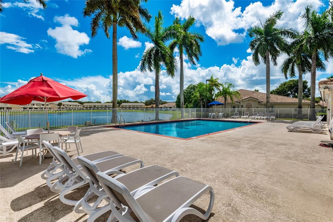 На продажу: $368,000 (2 спален, 1 ванн, 1110 Квадратных фут)