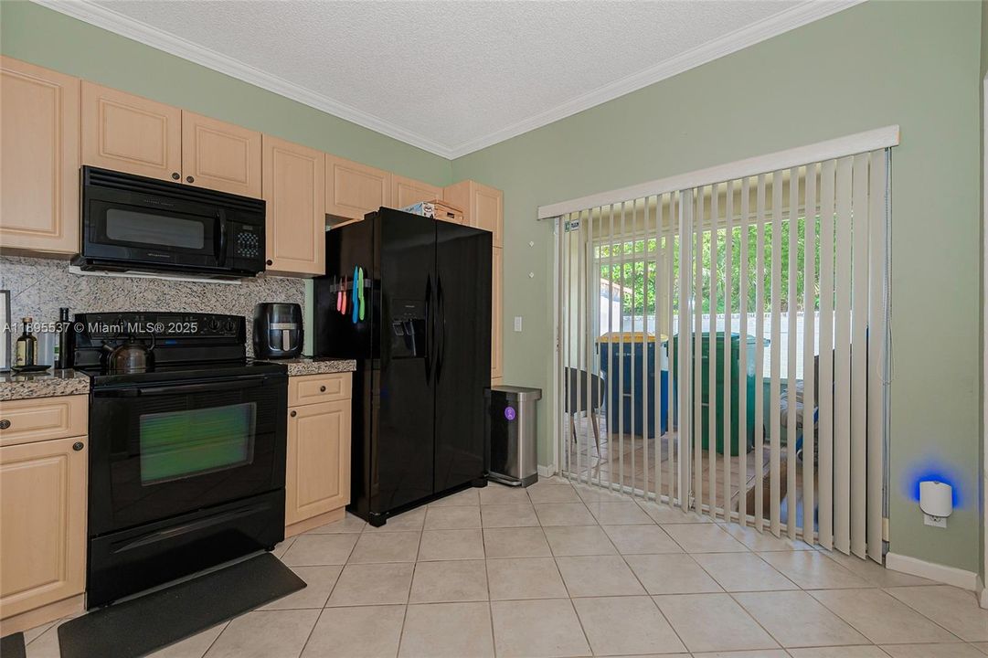 На продажу: $368,000 (2 спален, 1 ванн, 1110 Квадратных фут)