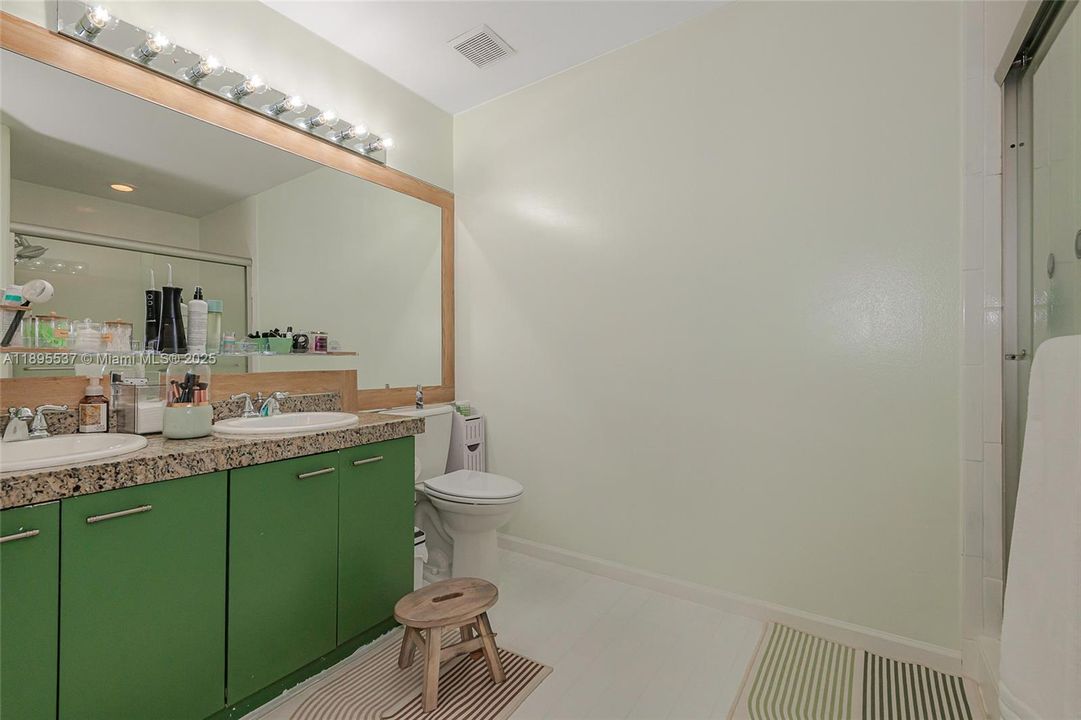 На продажу: $368,000 (2 спален, 1 ванн, 1110 Квадратных фут)