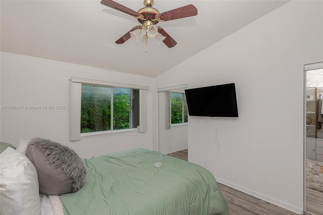 На продажу: $368,000 (2 спален, 1 ванн, 1110 Квадратных фут)