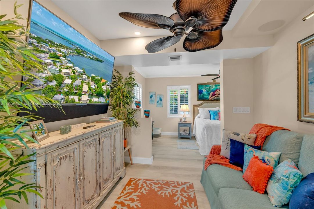 На продажу: $1,199,000 (2 спален, 2 ванн, 1315 Квадратных фут)