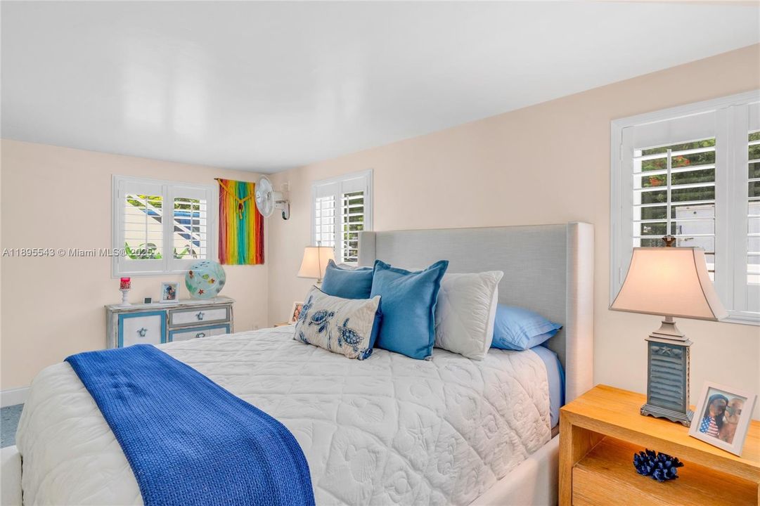 На продажу: $1,199,000 (2 спален, 2 ванн, 1315 Квадратных фут)