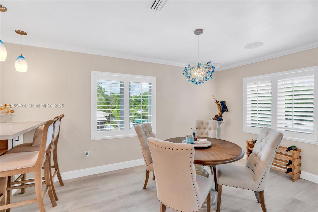 На продажу: $1,199,000 (2 спален, 2 ванн, 1315 Квадратных фут)