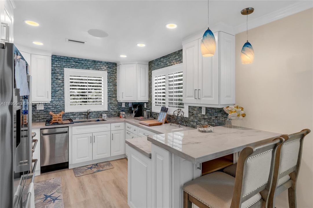 На продажу: $1,199,000 (2 спален, 2 ванн, 1315 Квадратных фут)