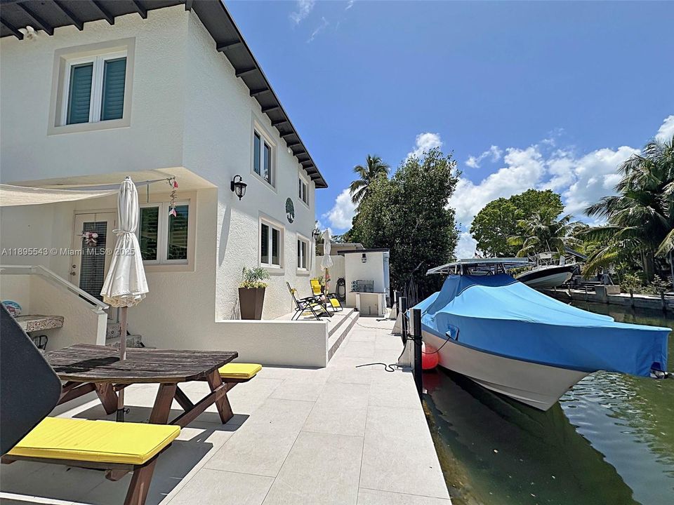 На продажу: $1,199,000 (2 спален, 2 ванн, 1315 Квадратных фут)