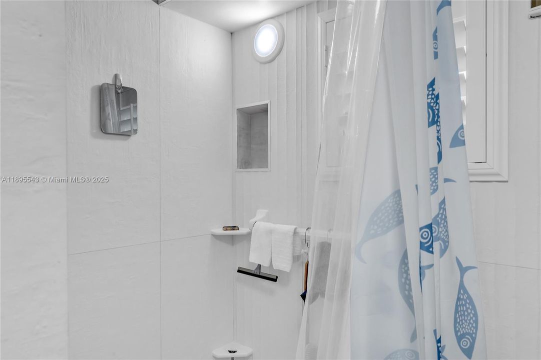 На продажу: $1,199,000 (2 спален, 2 ванн, 1315 Квадратных фут)