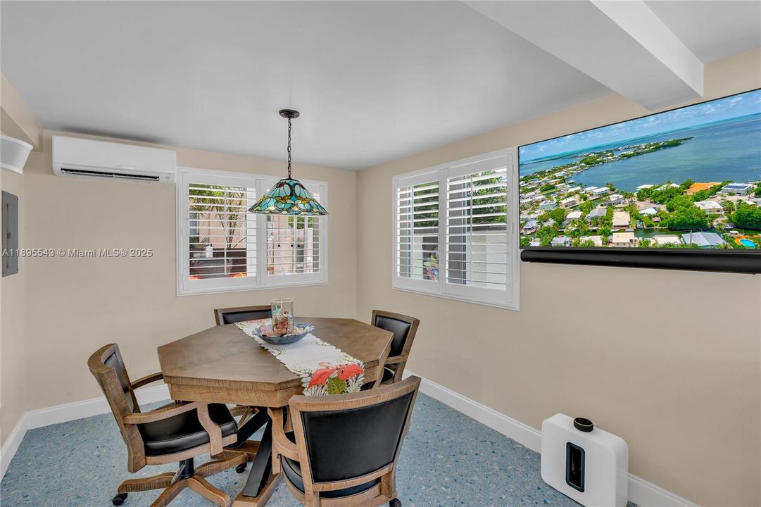 На продажу: $1,199,000 (2 спален, 2 ванн, 1315 Квадратных фут)