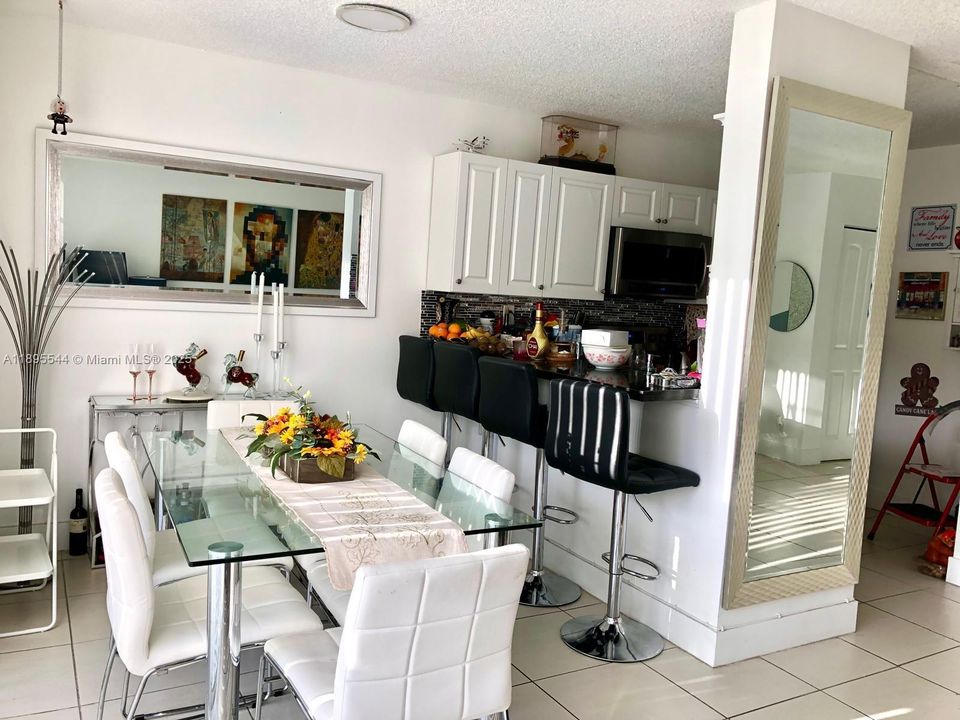 Recently Rented: $2,000 (1 beds, 1 baths, 862 Square Feet)