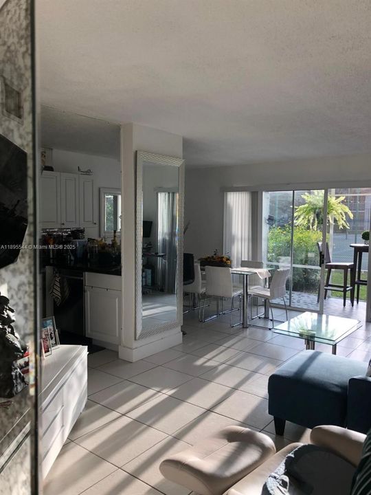 Recently Rented: $2,000 (1 beds, 1 baths, 862 Square Feet)