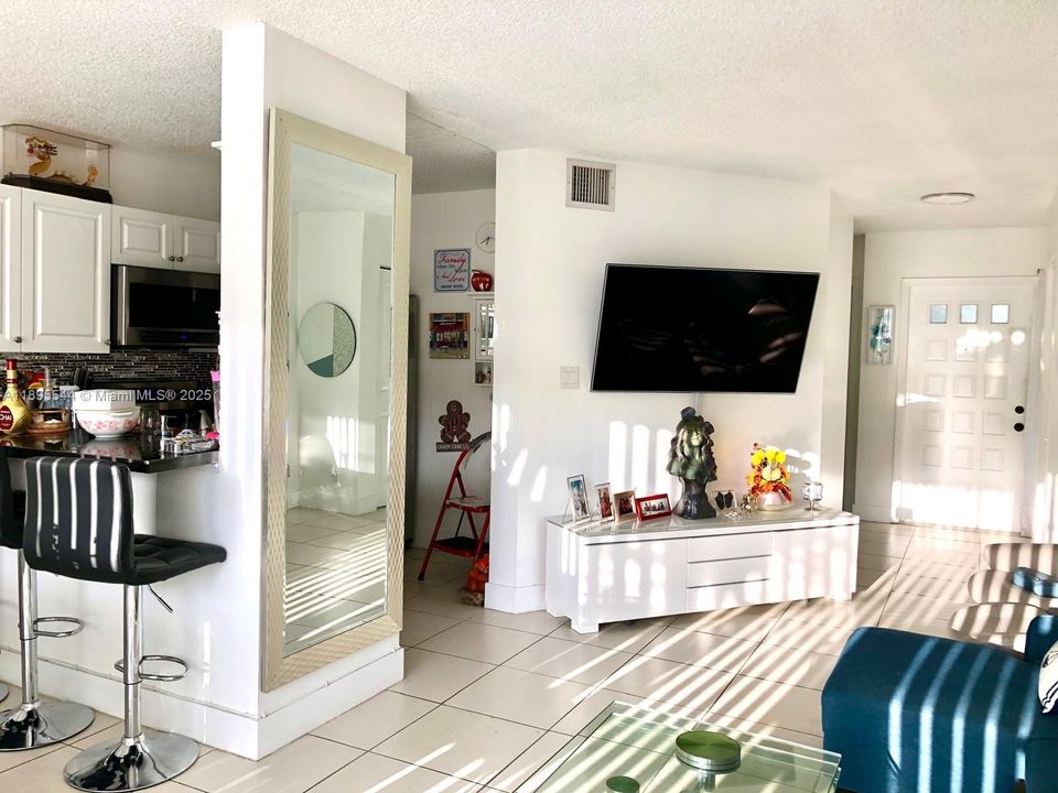 Recently Rented: $2,000 (1 beds, 1 baths, 862 Square Feet)