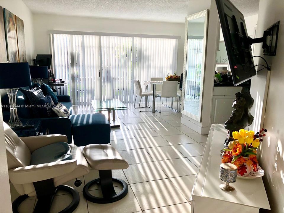 Recently Rented: $2,000 (1 beds, 1 baths, 862 Square Feet)