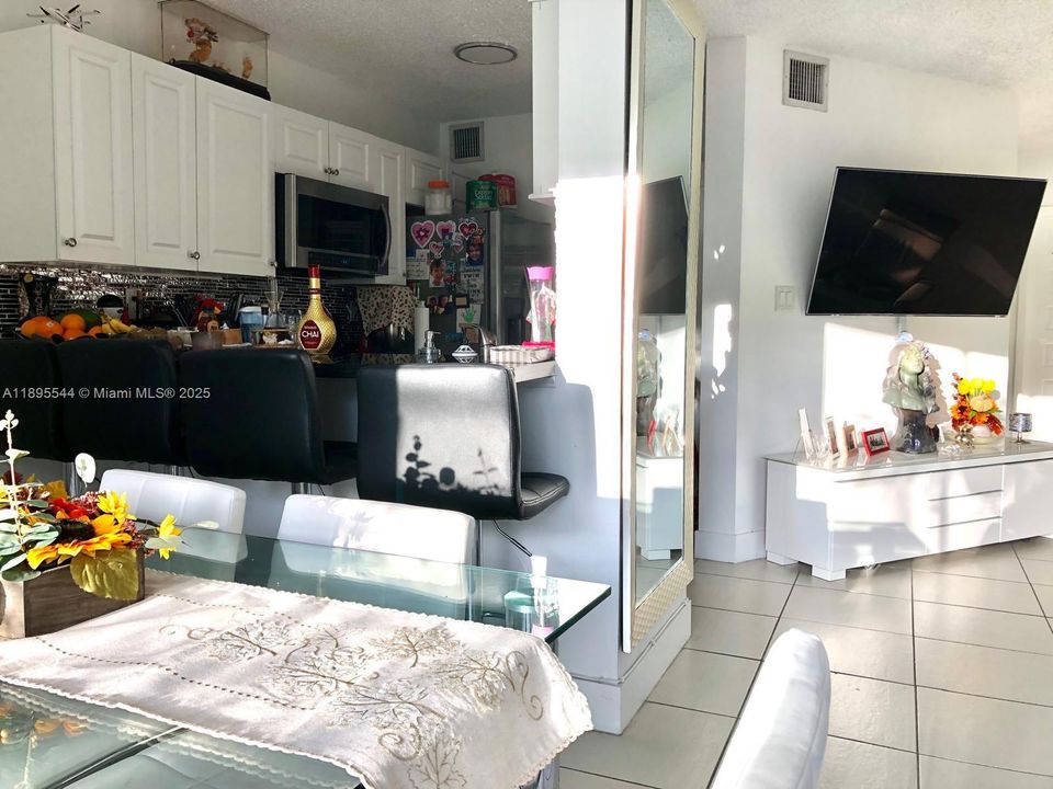 Recently Rented: $2,000 (1 beds, 1 baths, 862 Square Feet)