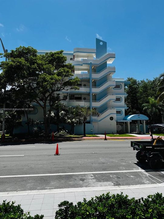 For Sale: $319,000 (1 beds, 1 baths, 770 Square Feet)