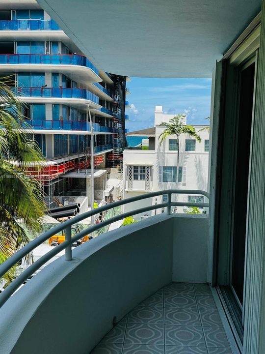 For Sale: $319,000 (1 beds, 1 baths, 770 Square Feet)