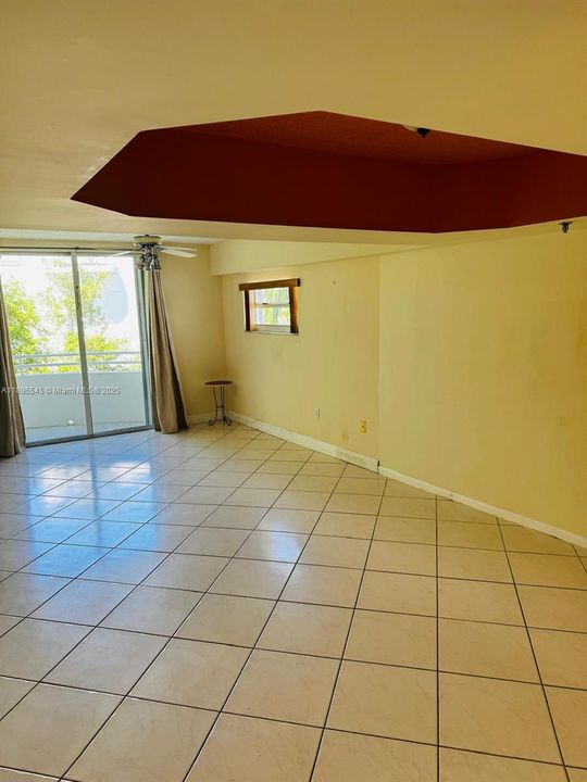 For Sale: $319,000 (1 beds, 1 baths, 770 Square Feet)