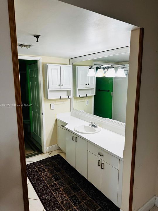 For Sale: $319,000 (1 beds, 1 baths, 770 Square Feet)
