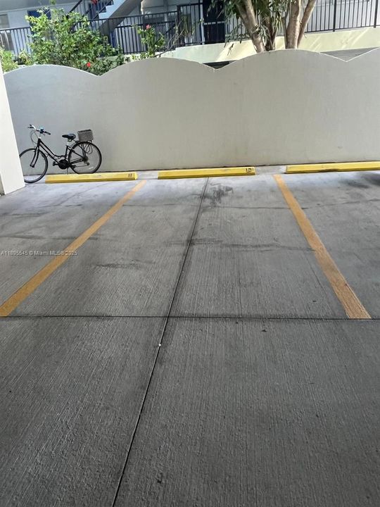 For Sale: $319,000 (1 beds, 1 baths, 770 Square Feet)