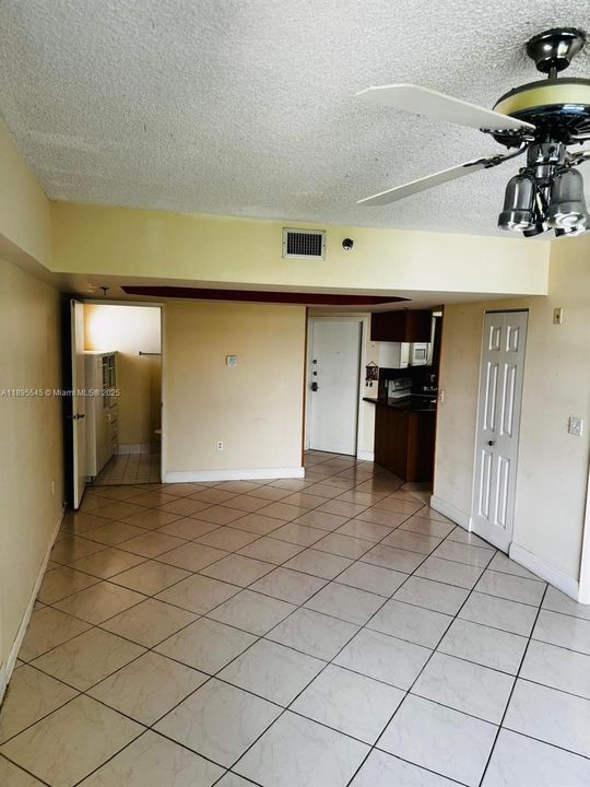 For Sale: $319,000 (1 beds, 1 baths, 770 Square Feet)