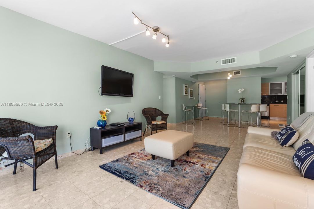 En Venta: $825,000 (2 camas, 2 baños, 1277 Pies cuadrados)