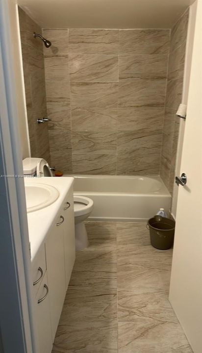 Active With Contract: $1,750 (1 beds, 1 baths, 750 Square Feet)