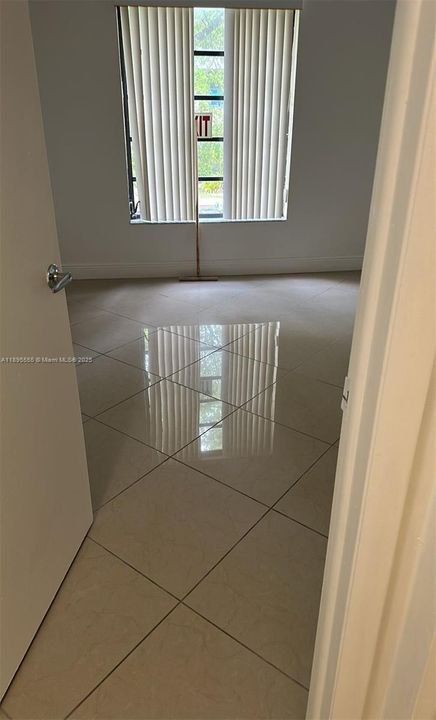 Active With Contract: $1,750 (1 beds, 1 baths, 750 Square Feet)