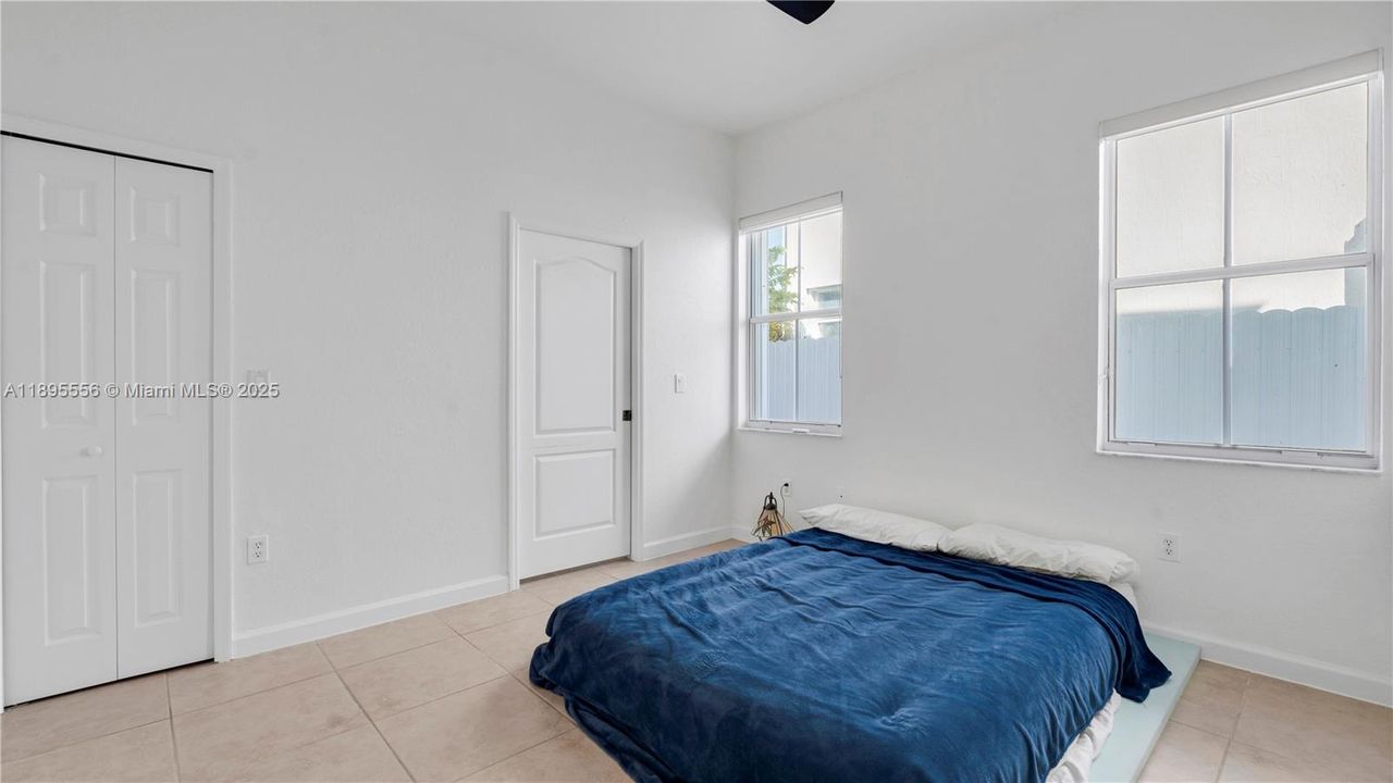 Недавно арендовано: $5,300 (5 спален, 4 ванн, 3017 Квадратных фут)