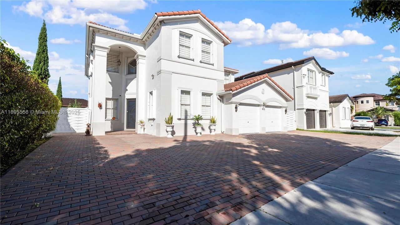 Недавно арендовано: $5,300 (5 спален, 4 ванн, 3017 Квадратных фут)