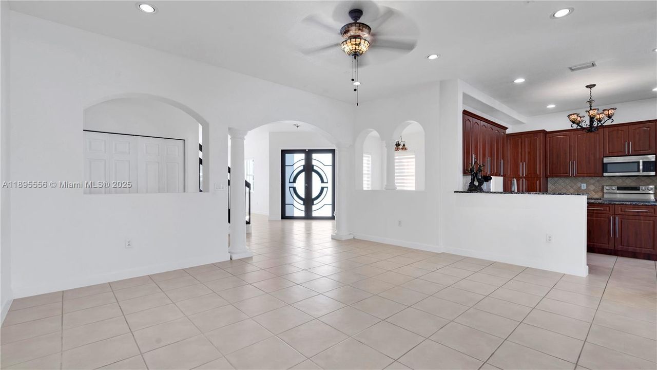 Недавно арендовано: $5,300 (5 спален, 4 ванн, 3017 Квадратных фут)